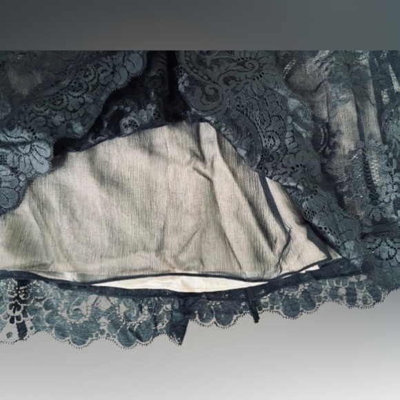 NWT BCBGMaxAzria Y2K Rare Beaded Lace Halter Neck Mini Swing Dress
Size 6 - Picture 5 of 7